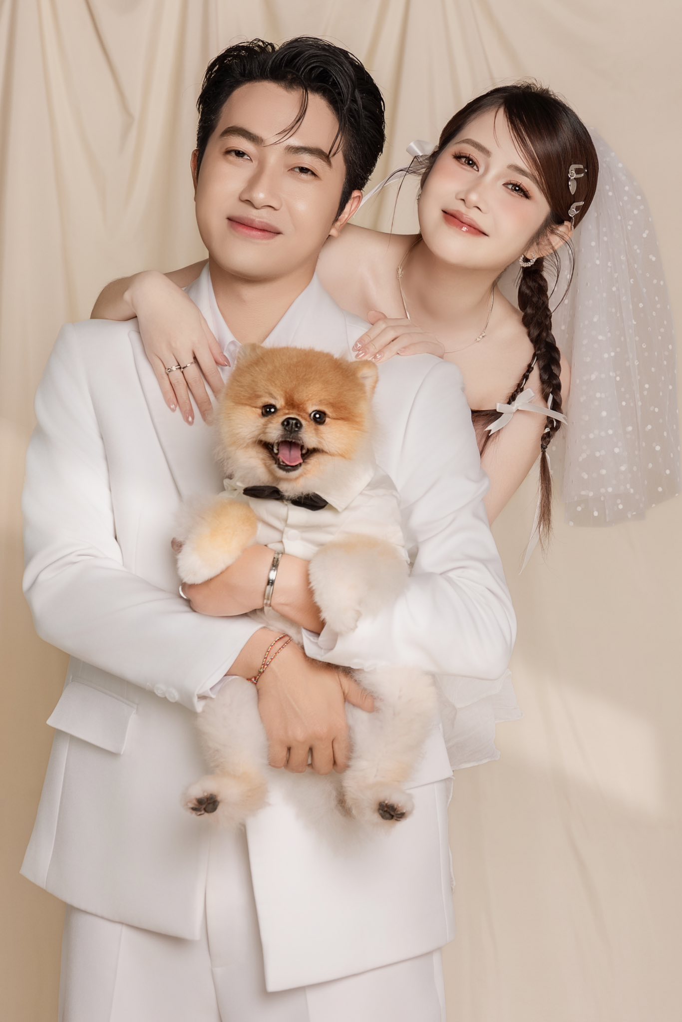 Cris Phan and Mai Quỳnh Anh smiling together