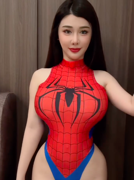 DJ Jenna Chew’s 8-Second Outfit Try-On Goes Viral 9 Jenna Chew's viral outfit video moment