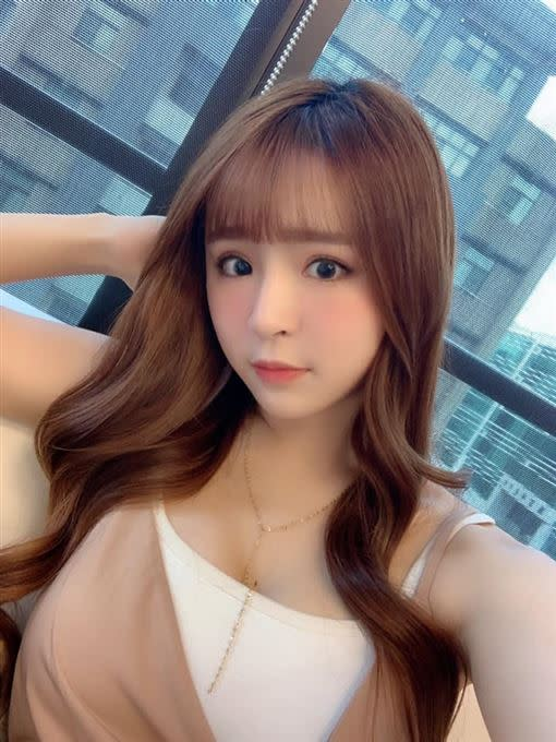 YouTuber Yuan Yuan Faces Backlash Over Staged Shower Prank 8 Screenshot from Yuan Yuan's controversial video