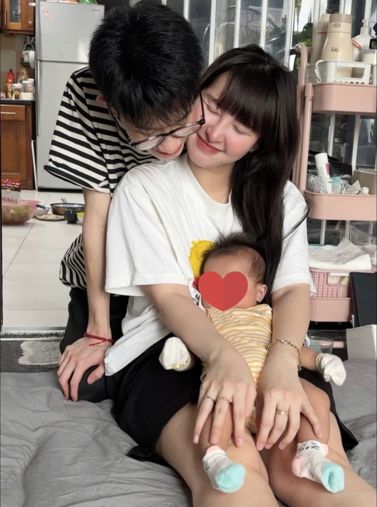 Ngân Sát Thủ Shares Joyful Life with Younger Husband and Baby 3 Ngân Sát Thủ with her family