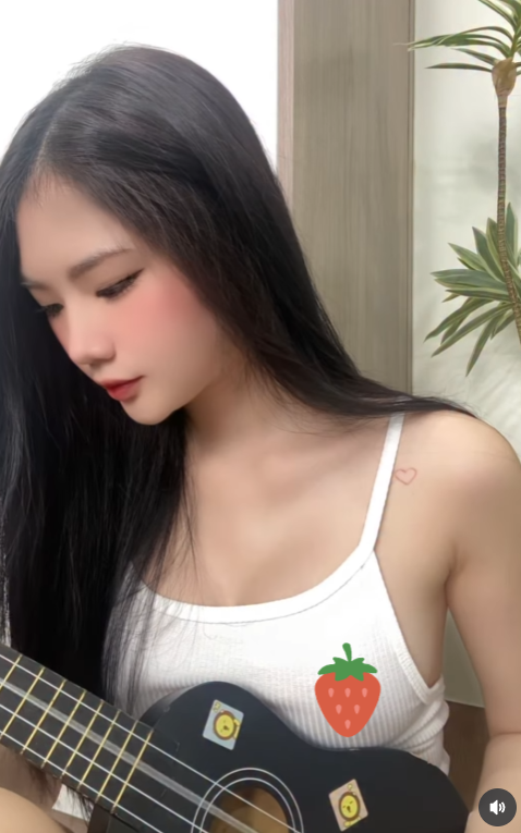 Streamer N.T.N Stuns Fans with Bold Guitar Performance 3 edit screenshot 2025 06 12 162627 1749720464519755121482 1749782589924 1749782590125237457324