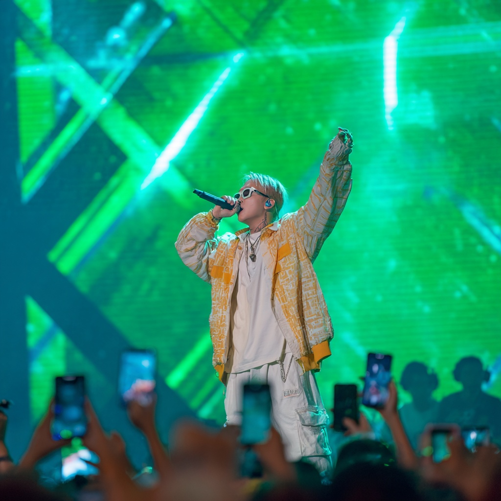 G-Dragon’s Vietnam Concert Could Feature Surprise Gaming Moment 3 AI-generated image.