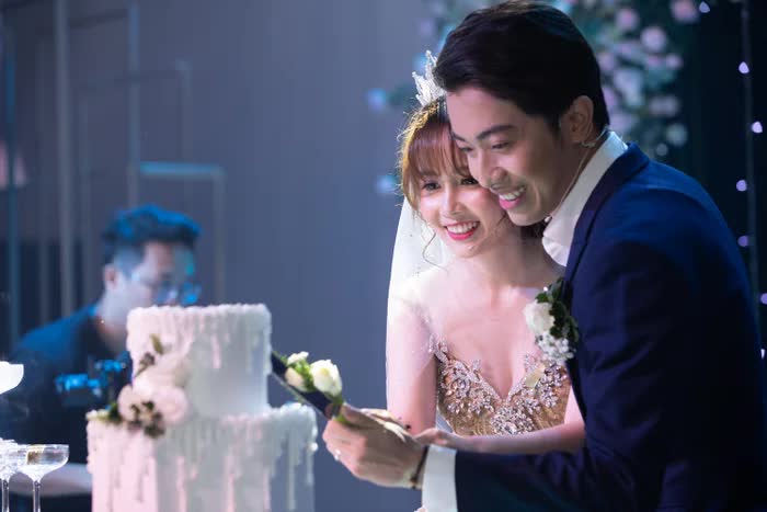 Mai Quỳnh Anh and Cris Phan wedding moment