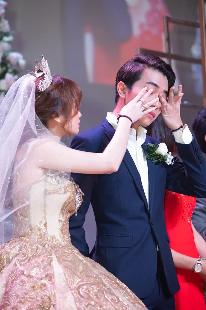 Cris Phan and Mai Quỳnh Anh wedding vows