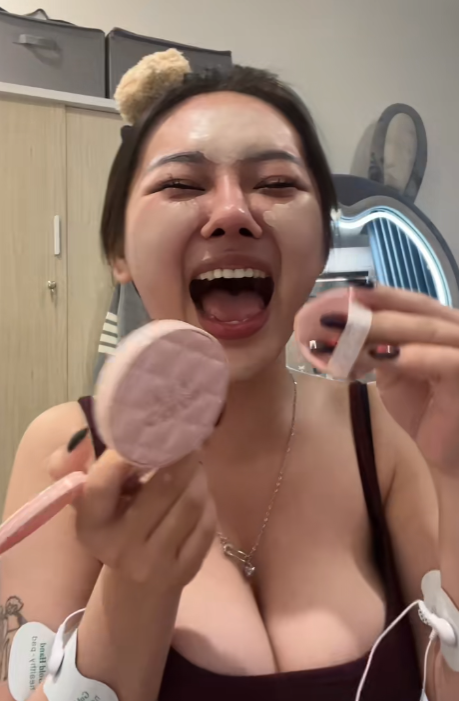 TikToker Zin Tries Makeup Challenge Using a Vibrating Massager 5 screenshot 2025 06 06 135131 1749192873317500874068 1749193624405 1749193624604950501728