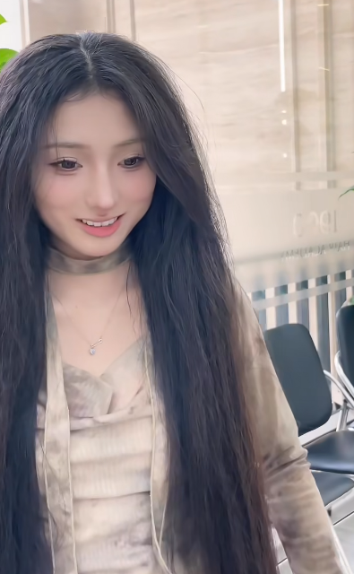 Recent video screenshot of Hoai Thu