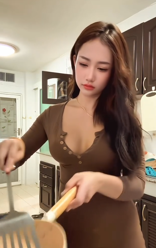 giftracha.a cooking in kitchen