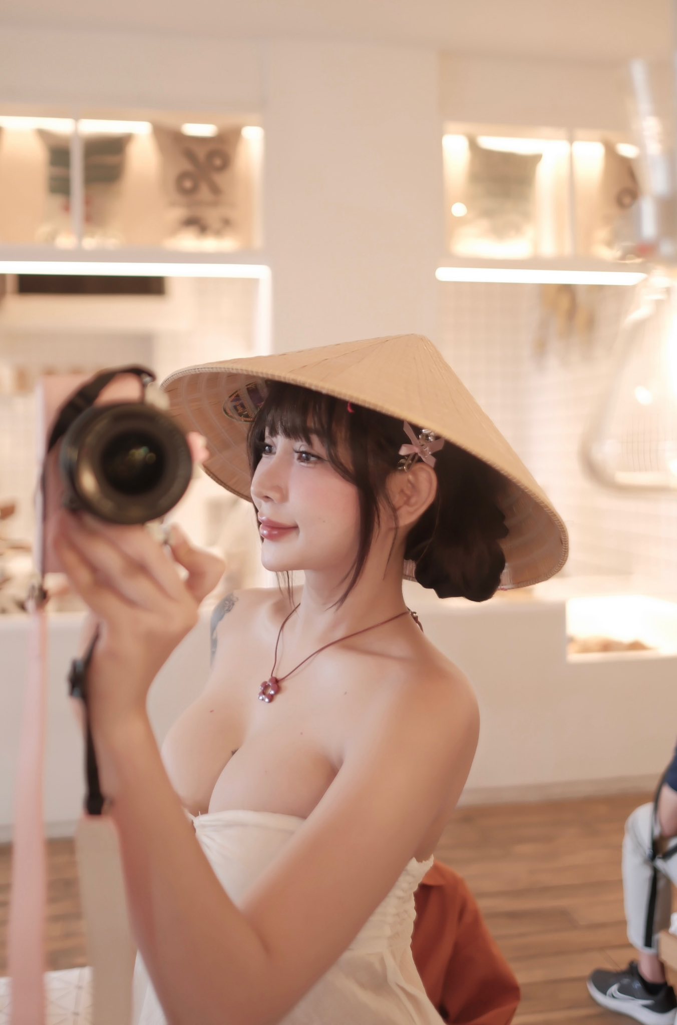 Vietnamese Hot Girl Jokes About Dating 16,000 Guys Amid Viral 'Hong Ty' Trend 8 094148041155625696369531867654284695809925n 17505003930622040503259 1750501439747 17505014399091084115034 17520303450841912987952 1752031370638 1752031370826189667084