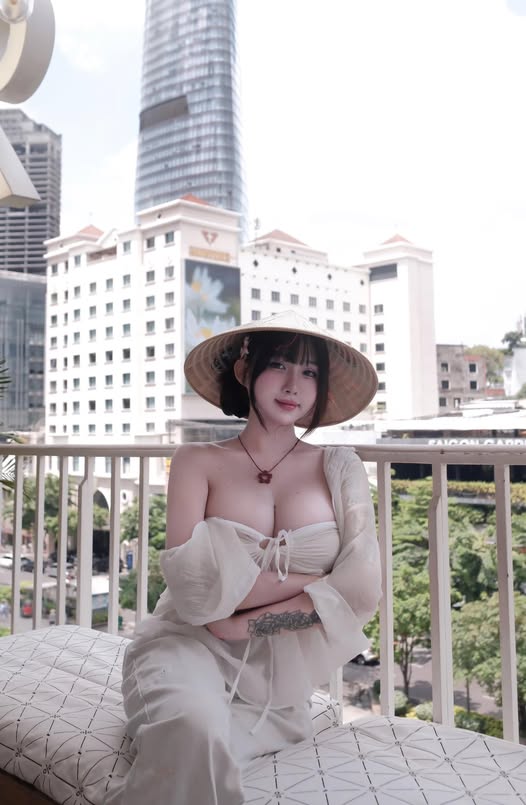 Vietnamese Hot Girl Jokes About Dating 16,000 Guys Amid Viral 'Hong Ty' Trend 7 117381611554572397197106959529888884723016n 17505003612621438196121 1750501437982 17505014390671719068286 17520303450832141514558 1752031369273 1752031369641215510092