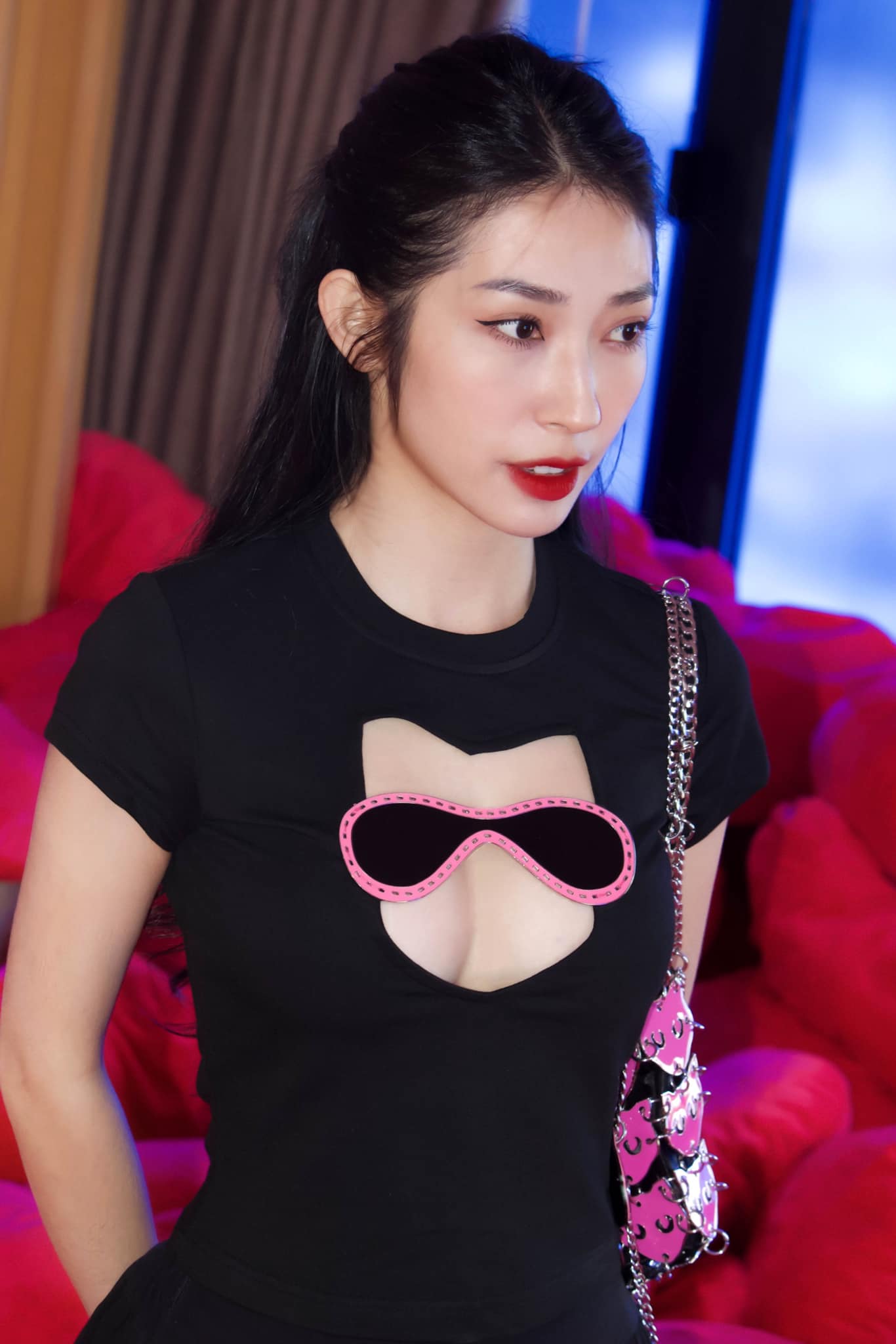 Khổng Tú Quỳnh's Stunning Glow-Up Since Her Audition Days 4 47309785811705997644216048293090050380336918n 1752822134068509862897 1752826546030 17528265462161308218723