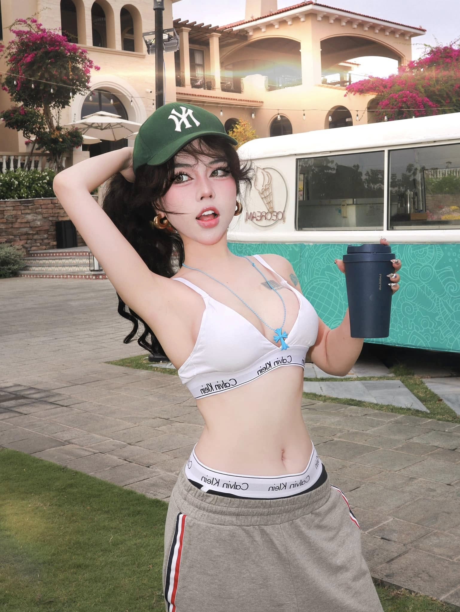 TikTok Star Bao Khuyen Susan Shows Stunning No-Makeup Look 2 49612316624575181312730763574038753353911575n 1753861254688650404082 1753862872785 1753862873414986176624