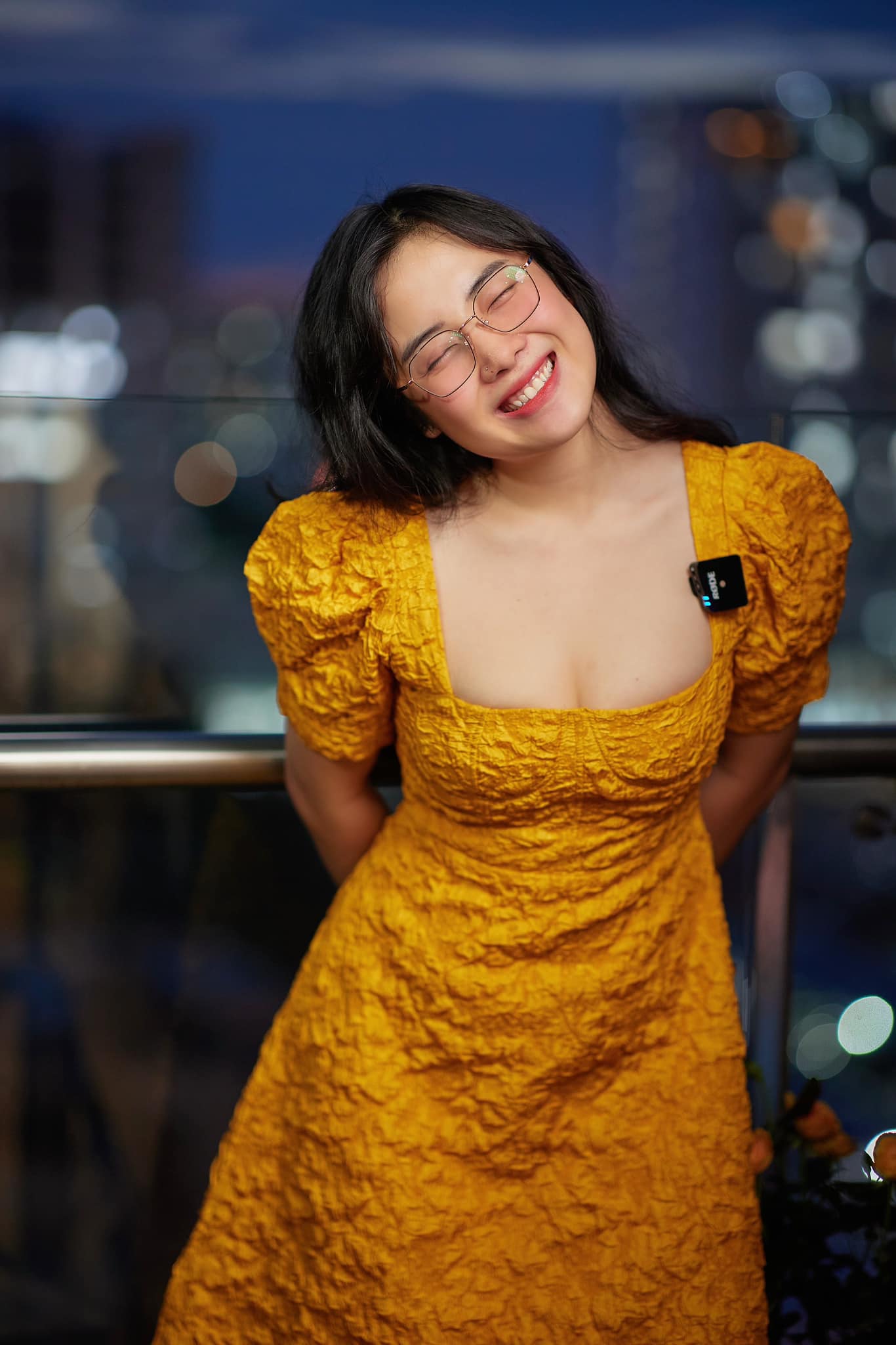 TikToker Hồng Trân Shows Off Her Curves with Class 1 Hồng Trân Naiverosie smiling