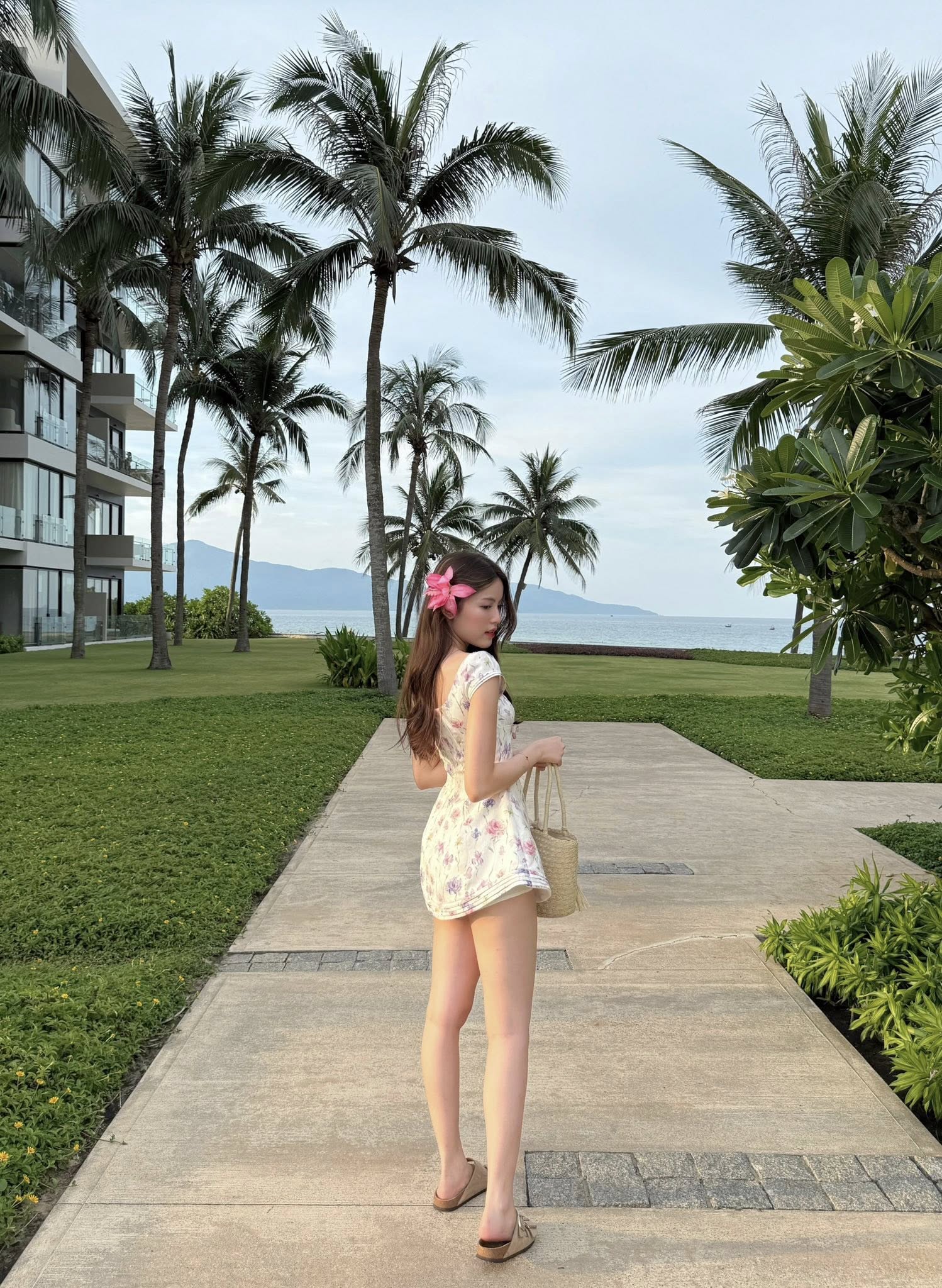 Babyboo in casual street style outfit