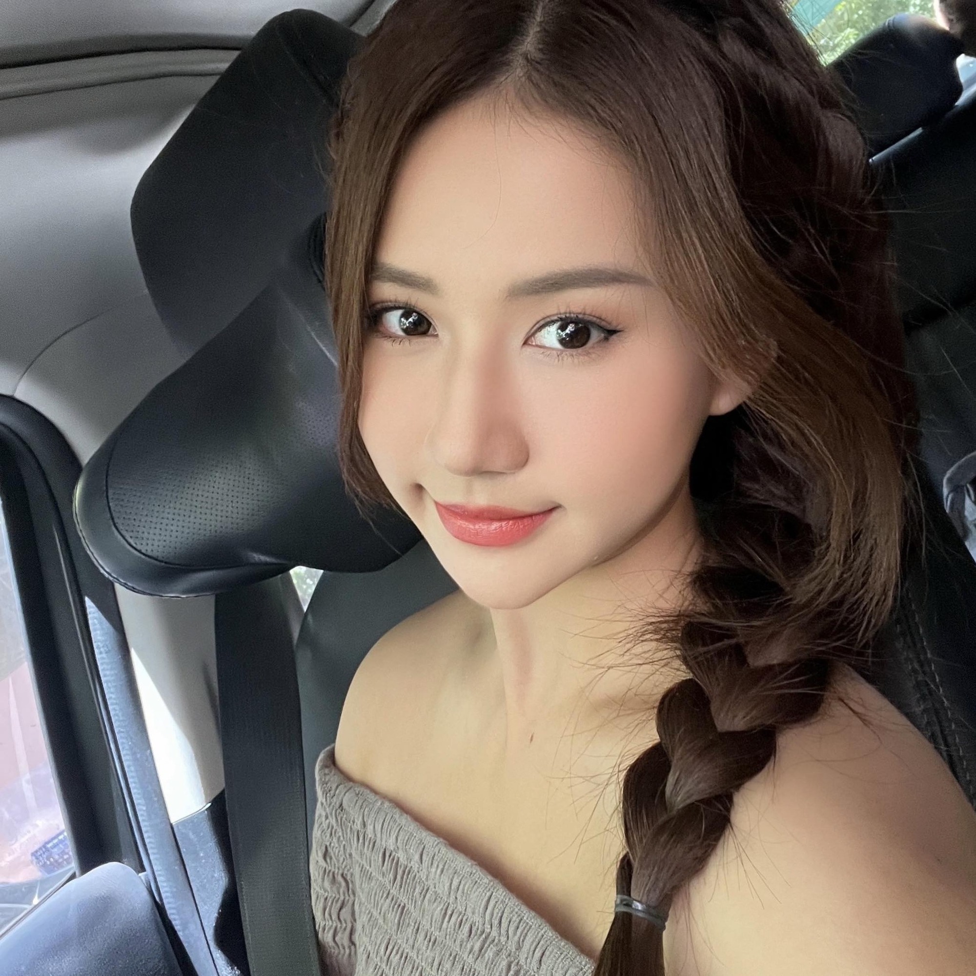 Liên Quân Star Như Lê Drops Stunning New Photos Before Birthday 6 51319359339655038170932484767531829334676820n 1752210016367920473287 1752221846232 1752221846452140871487