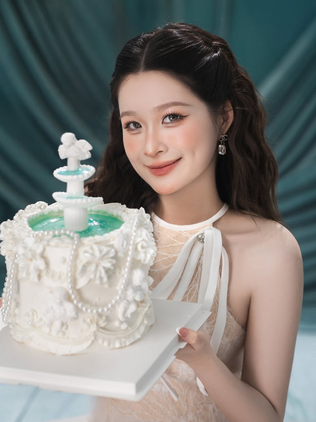 Rich Kid Chao’s Stunning Glow-Up at 22 9 Chao with pink hair