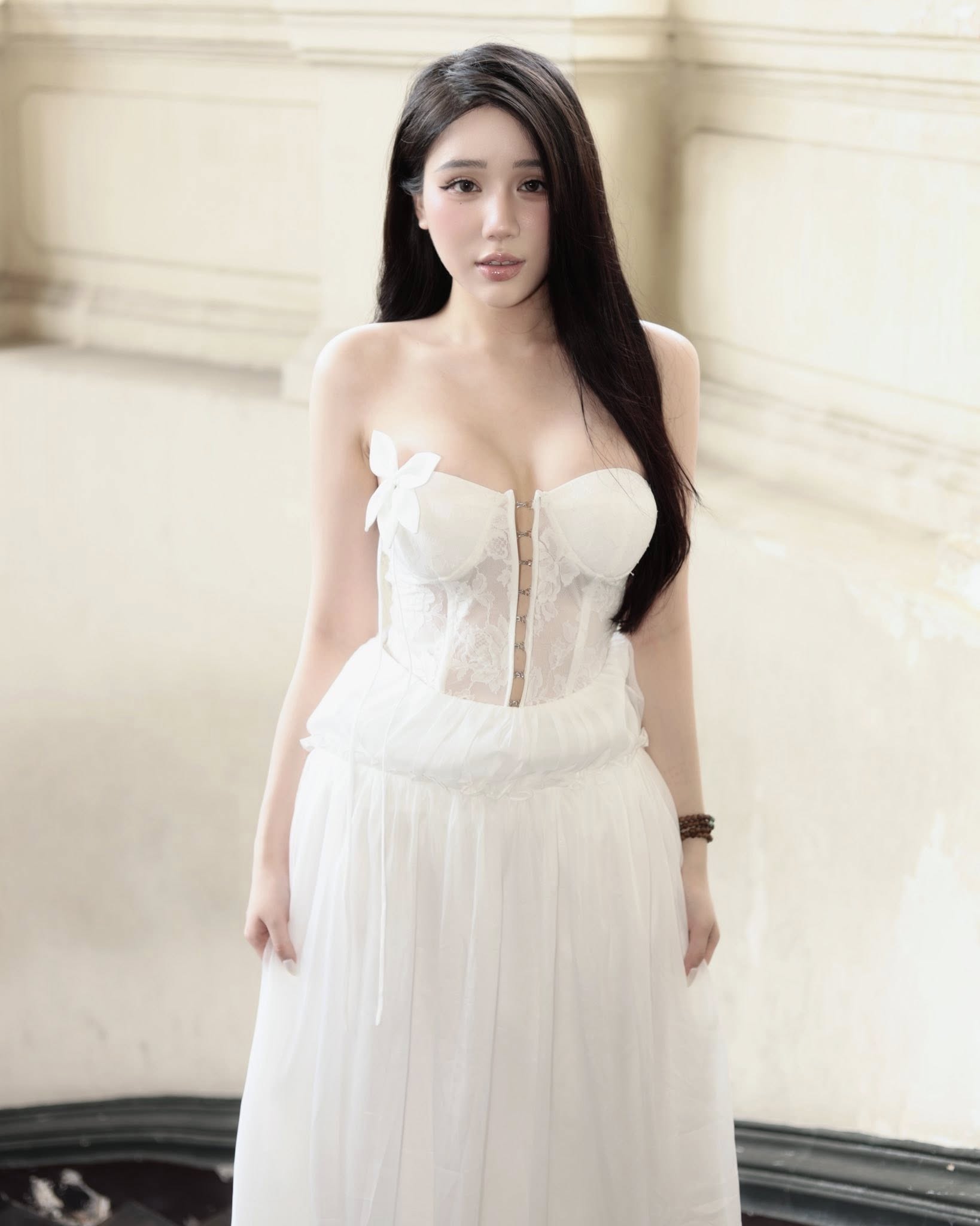 Streamer Yogurt's New Flirty Look Steals Hearts 1 Yogurt in white evening gown