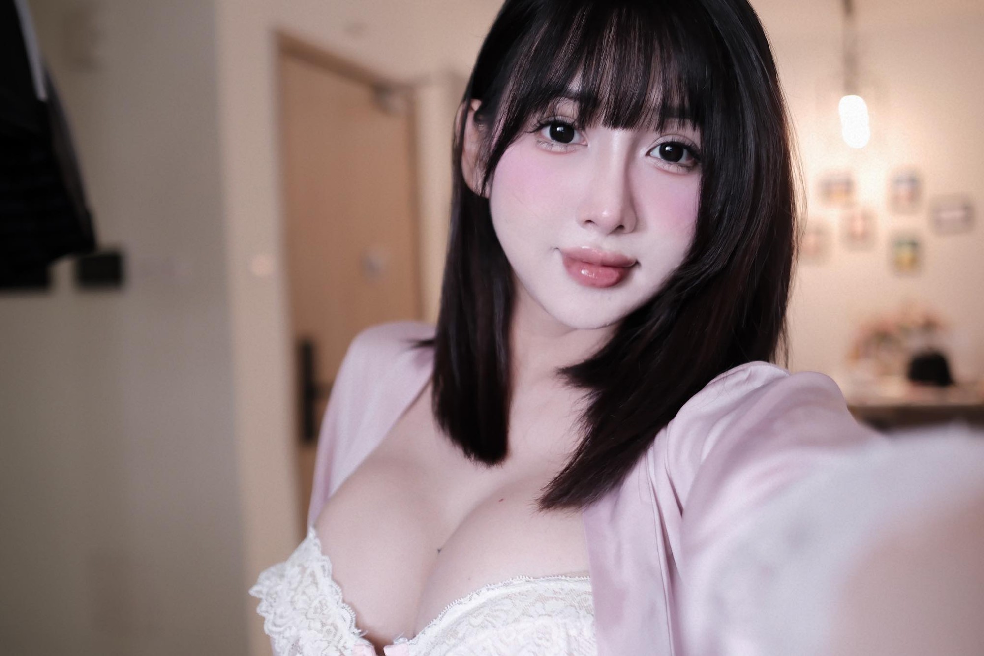 Vietnamese Hot Girl Jokes About Dating 16,000 Guys Amid Viral 'Hong Ty' Trend 3 51543857111712819481372394191359266285883862n 17520302442991831932233 1752031364864 17520313650242064005413