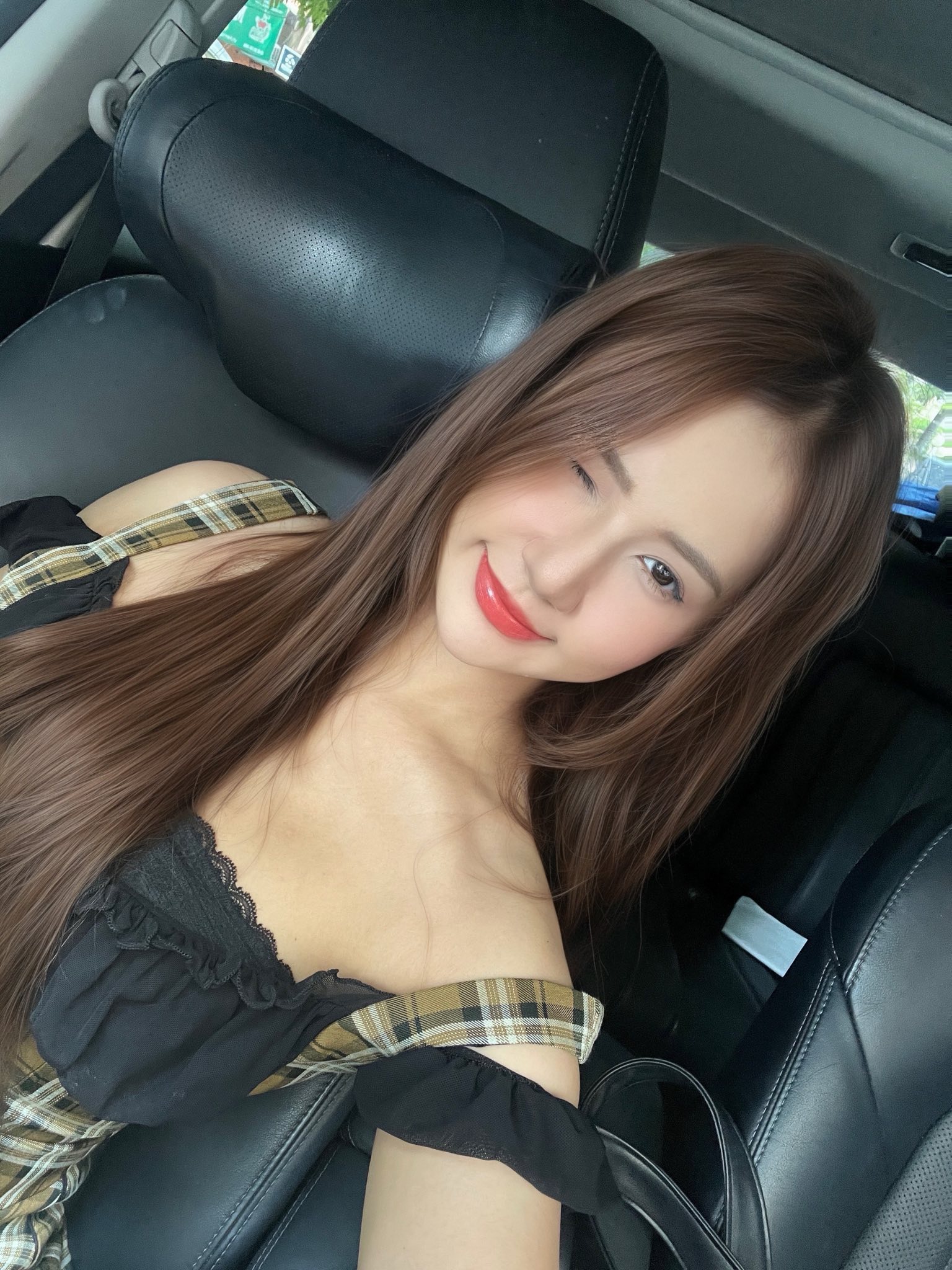 Liên Quân Star Như Lê Drops Stunning New Photos Before Birthday 8 51683937039775508925552072650877257051095492n 175221001640639600882 1752221850082 1752221850181282845070