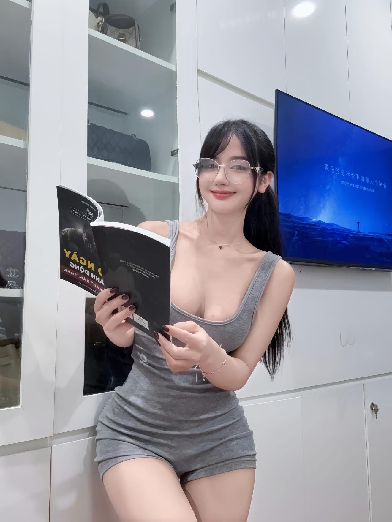 Nhung Lora Stuns Fans with Hot Bikini Looks This Summer 3 Nhung Lora's toned figure in a bikini