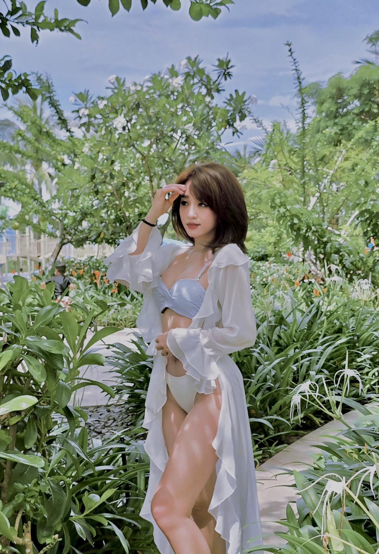 Banker and TikTok Star Hà Kim Stuns in New Bikini Photos 4 Hà Kim in colorful bikini
