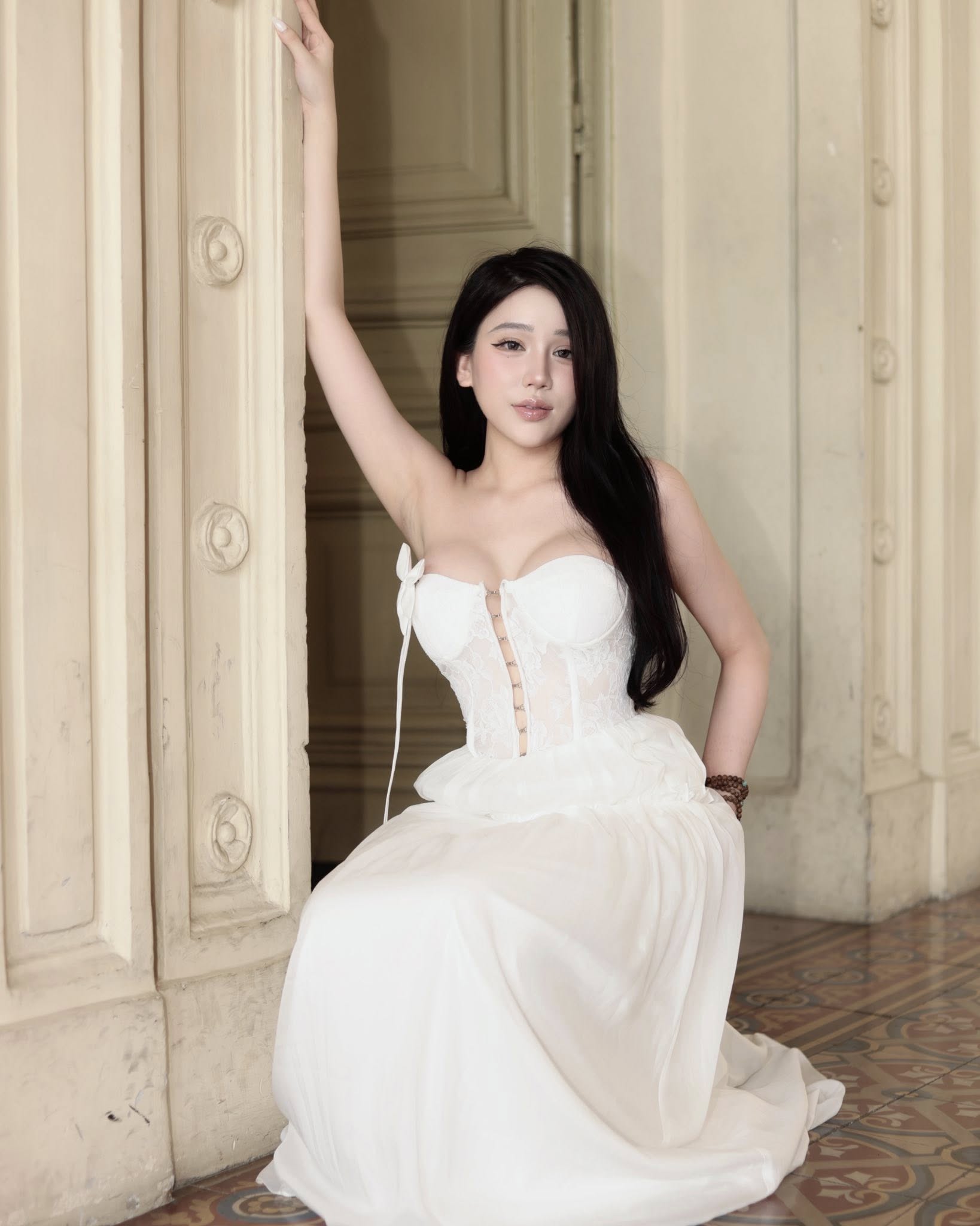 Streamer Yogurt's New Flirty Look Steals Hearts 2 Yogurt posing in elegant dress