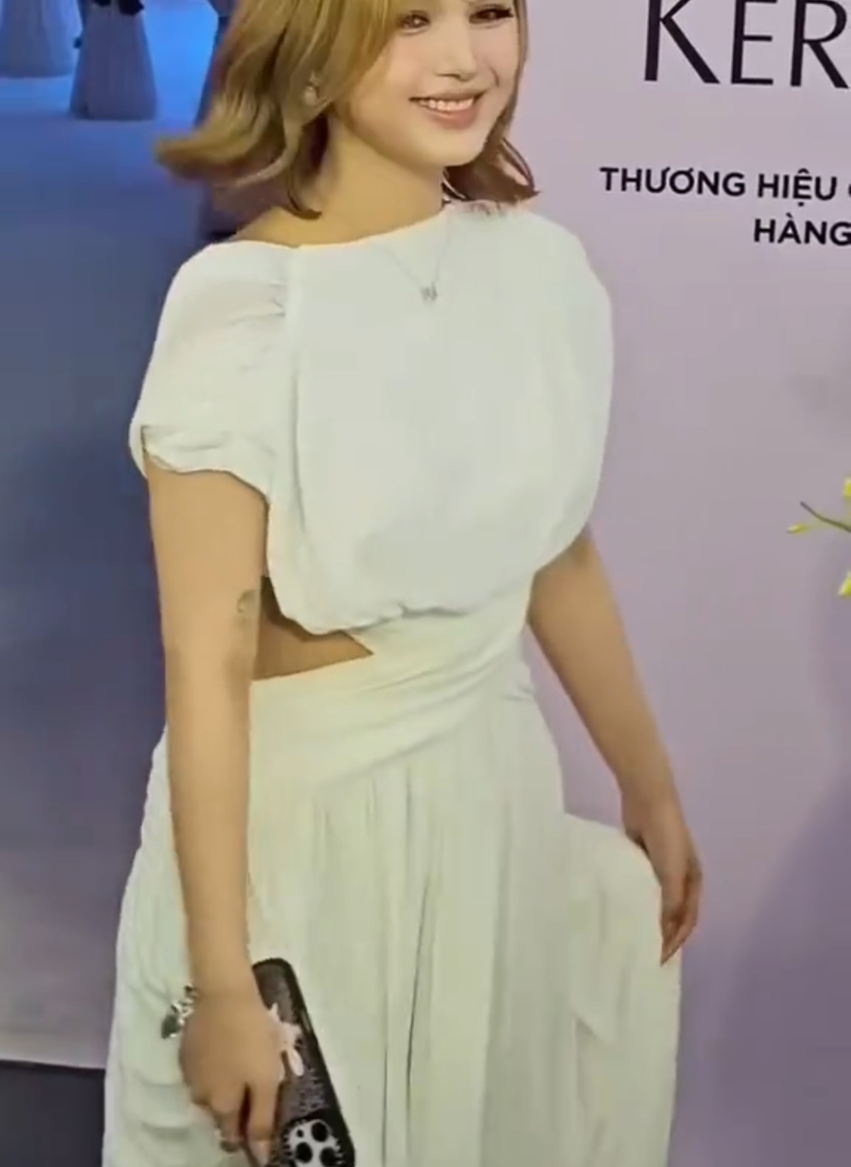 Xoài Non Stuns Fans with Bold Backless Look and New Style 2 Xoài Non's fresh look at the event.