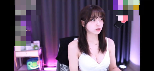 Streamer Shocked When Stranger Suddenly Hugs Her on Livestream 5 base64 17513528893351493841983 1751683475056 17516834751121422384310 1751688453091 1751688453249605445742