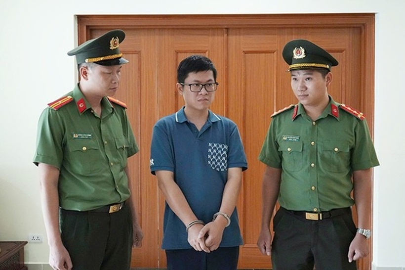 Two Tech-Savvy 8X Men Ran 400 Adult Sites, Spread 22,000+ Illegal Clips 2 Dinh Manh Dung at the time of arrest. Photo: Tien Phong