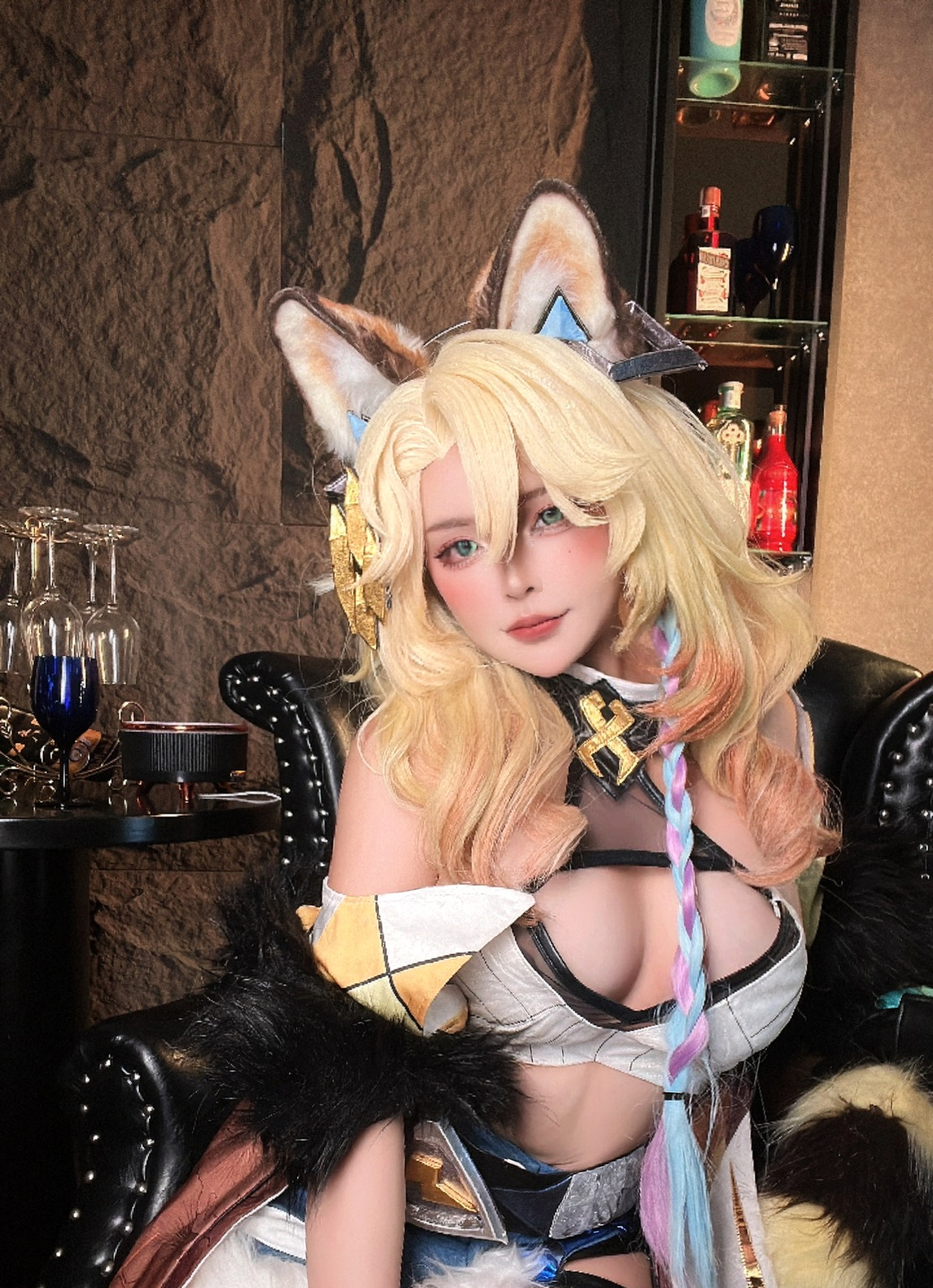 Cosplayer Sayo Momo Stuns Fans with New Nail Art and Bold Pose 4 Sayo Momo cosplay close-up