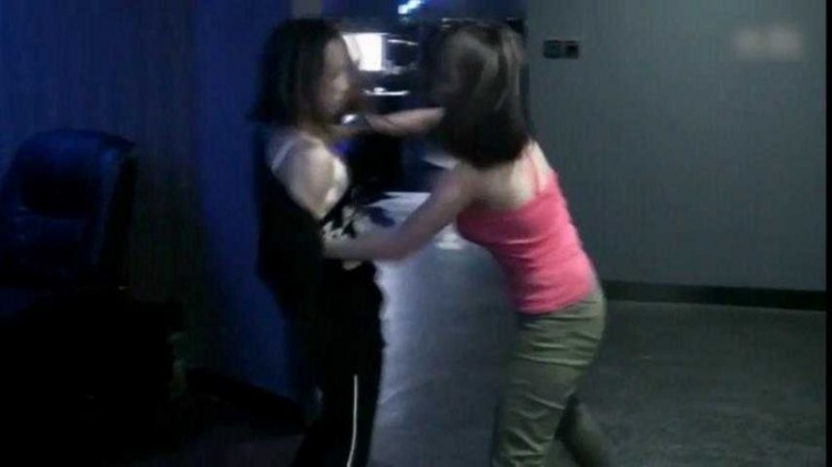 Two Female Gamers Brawl in Internet Cafe Caught on Camera 10 The fight shows no signs of stopping