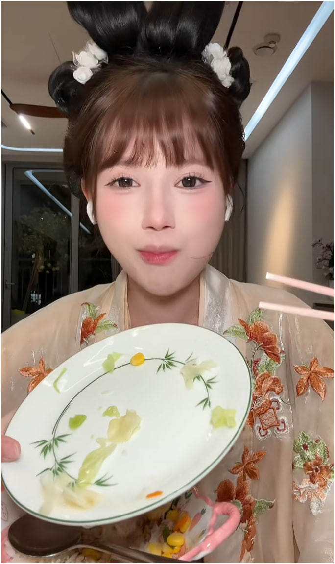 TikToker’s Mom Surprises Fans with 2.5M VND Game Gift 2 photo2025 07 1311 10 42 2 1752397396529959956158 1752401746678 17524017467811512009324