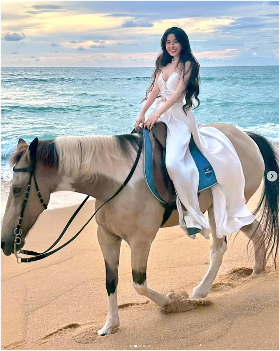 Võ Ngọc Trân with horse