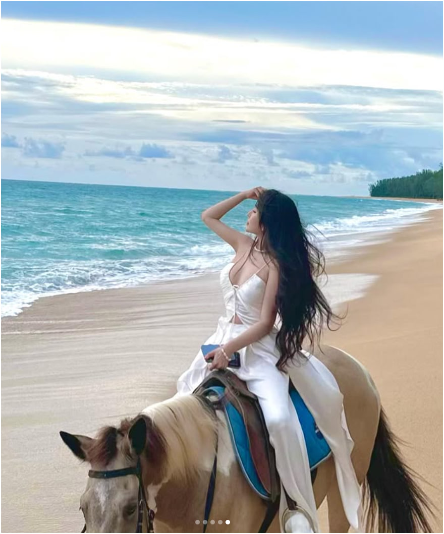 Võ Ngọc Trân horseback riding