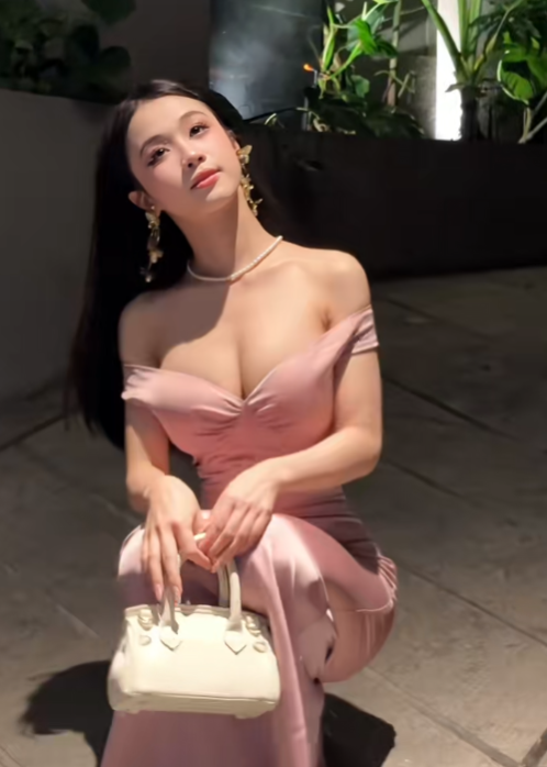Mia confident pose