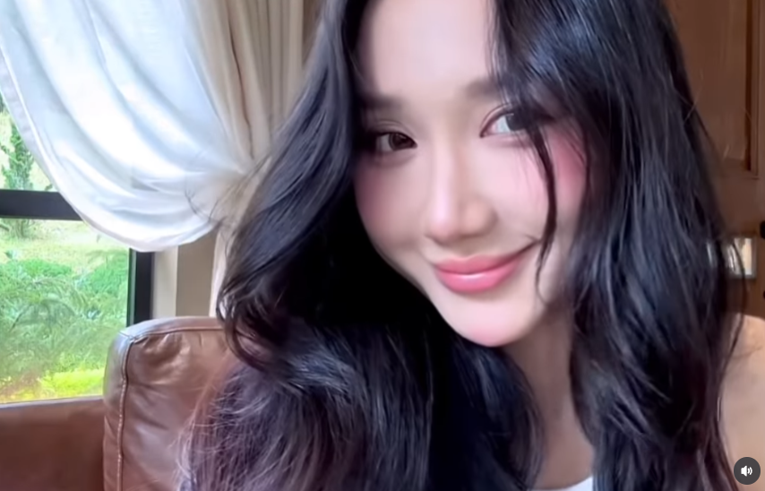 Mina Young’s Angelic Look Wins Hearts Instantly 2 Mina Young natural beauty close-up