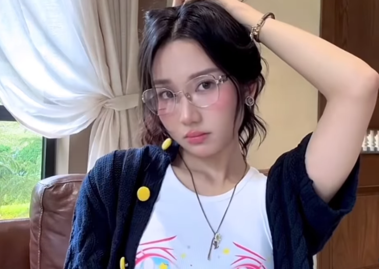 Mina Young’s Angelic Look Wins Hearts Instantly 3 Mina Young casual style