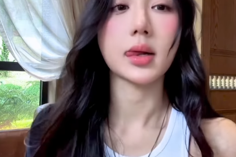 Mina Young’s Angelic Look Wins Hearts Instantly 4 Mina Young smiling naturally