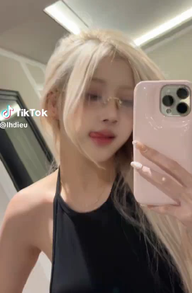 Vietnam’s ‘Rosé’ Sparks Debate Over Her Stunning Look 3 screenshot 2025 07 21 113402 1753073349345100339881 1753082097948 17530820981071562383025