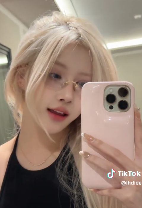 Vietnam’s ‘Rosé’ Sparks Debate Over Her Stunning Look 2 screenshot 2025 07 21 113413 1753073349321870417825 1753082096853 17530820970991960966261