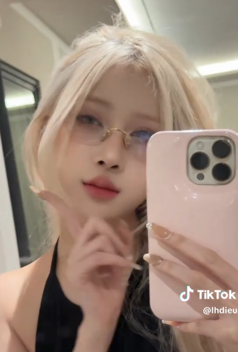 Vietnam’s ‘Rosé’ Sparks Debate Over Her Stunning Look 1 screenshot 2025 07 21 113423 1753073349317795991073 1753082095004 17530820962311027357411