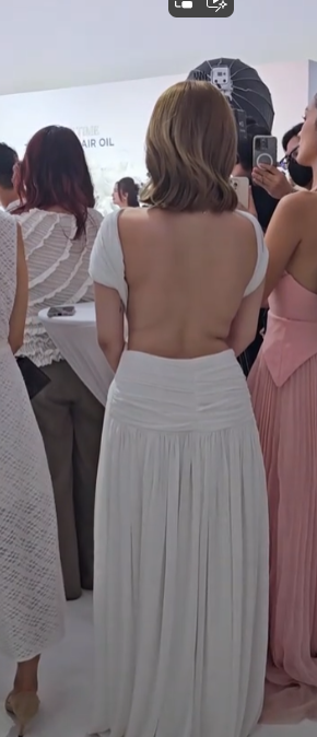 Xoài Non Stuns Fans with Bold Backless Look and New Style 3 screenshot 2025 07 23 160414 17532614707091918690154 1753264165187 1753264165329662722173