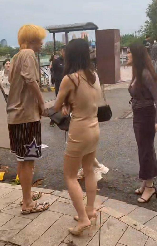 Guy Caught Dating Three Girls at Once in Viral Video 2 urlhttp3a2f2fdingyuews126net2f20252f06292f4dd2a3bdj00syl48c0029d000k300vgm 1751259991610747454708 1751268342520 17512683434761529008964