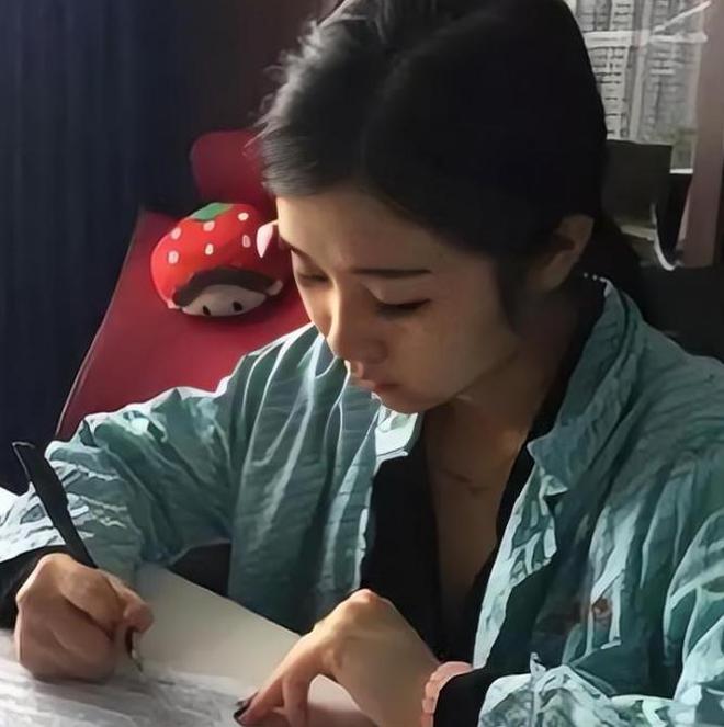 Beauty Queen Spent $30M on Surgery, Married Her Doctor, Then Shocked Fans 3 Ha Thua Tay's transformation journey