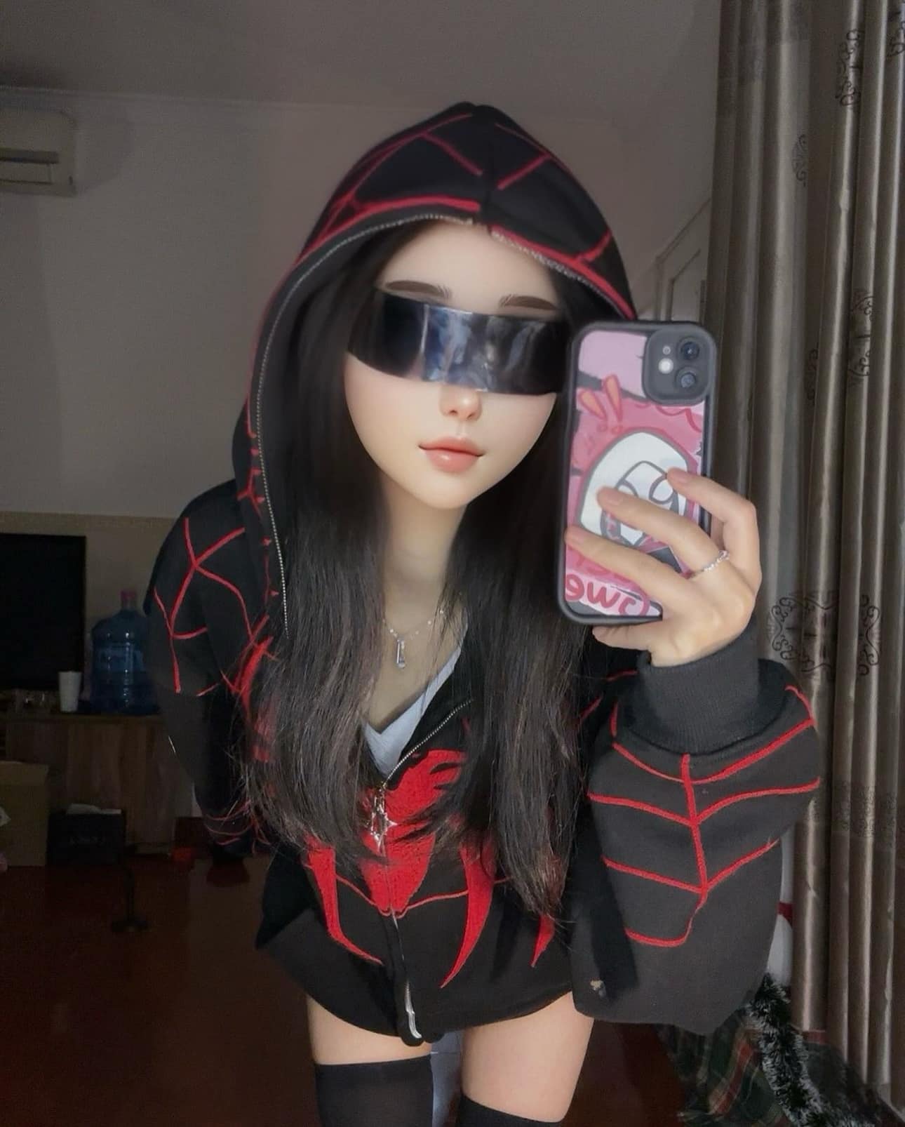 TikToker Quỳnh Bei Drops Mask, Shows Off Stunning New Look 1 Quỳnh Bei in her signature mask look