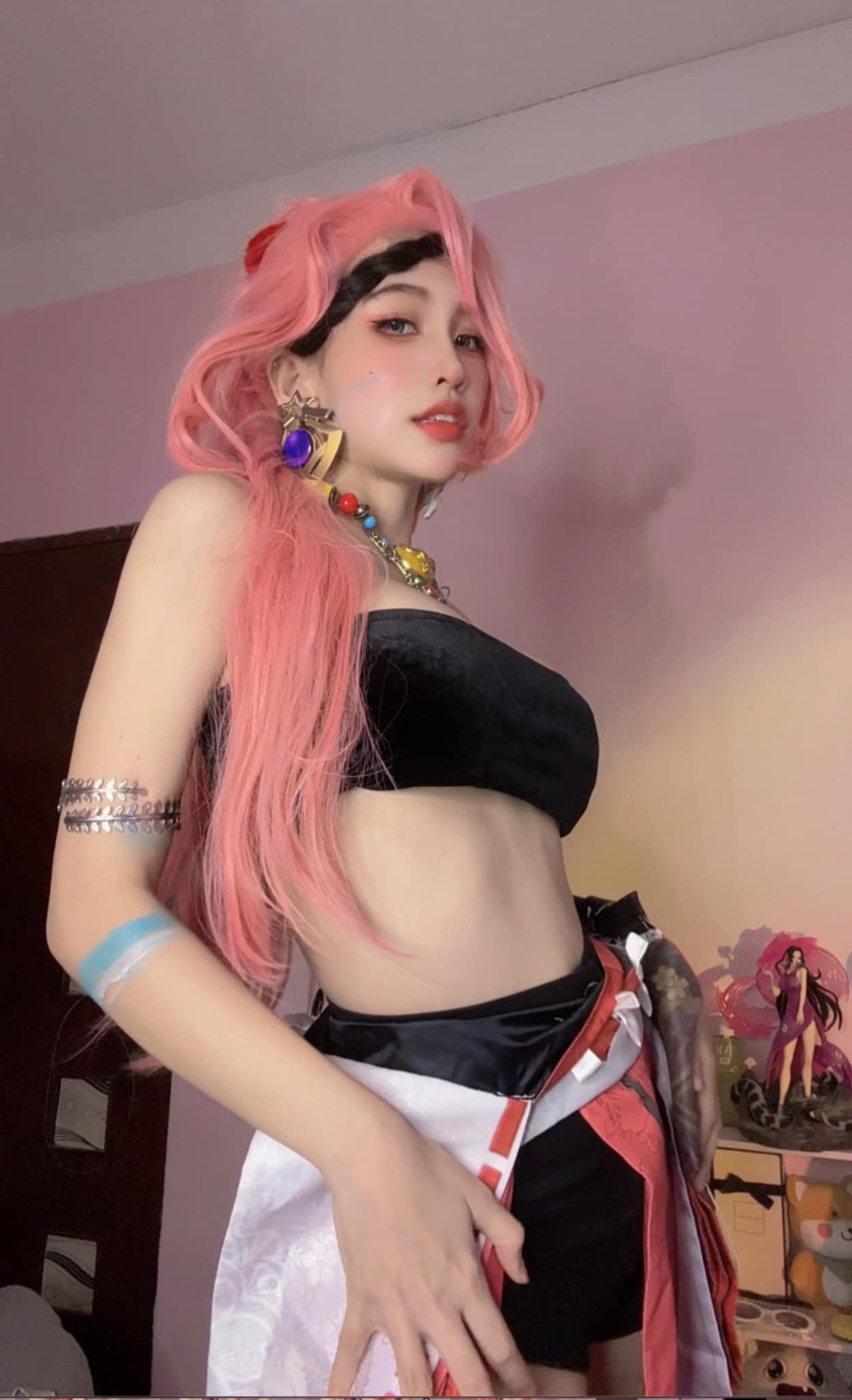 Streamer Lily Phan’s Bold Bikini Post Sparks Fan Reactions 13 Lily Phan smiling warmly