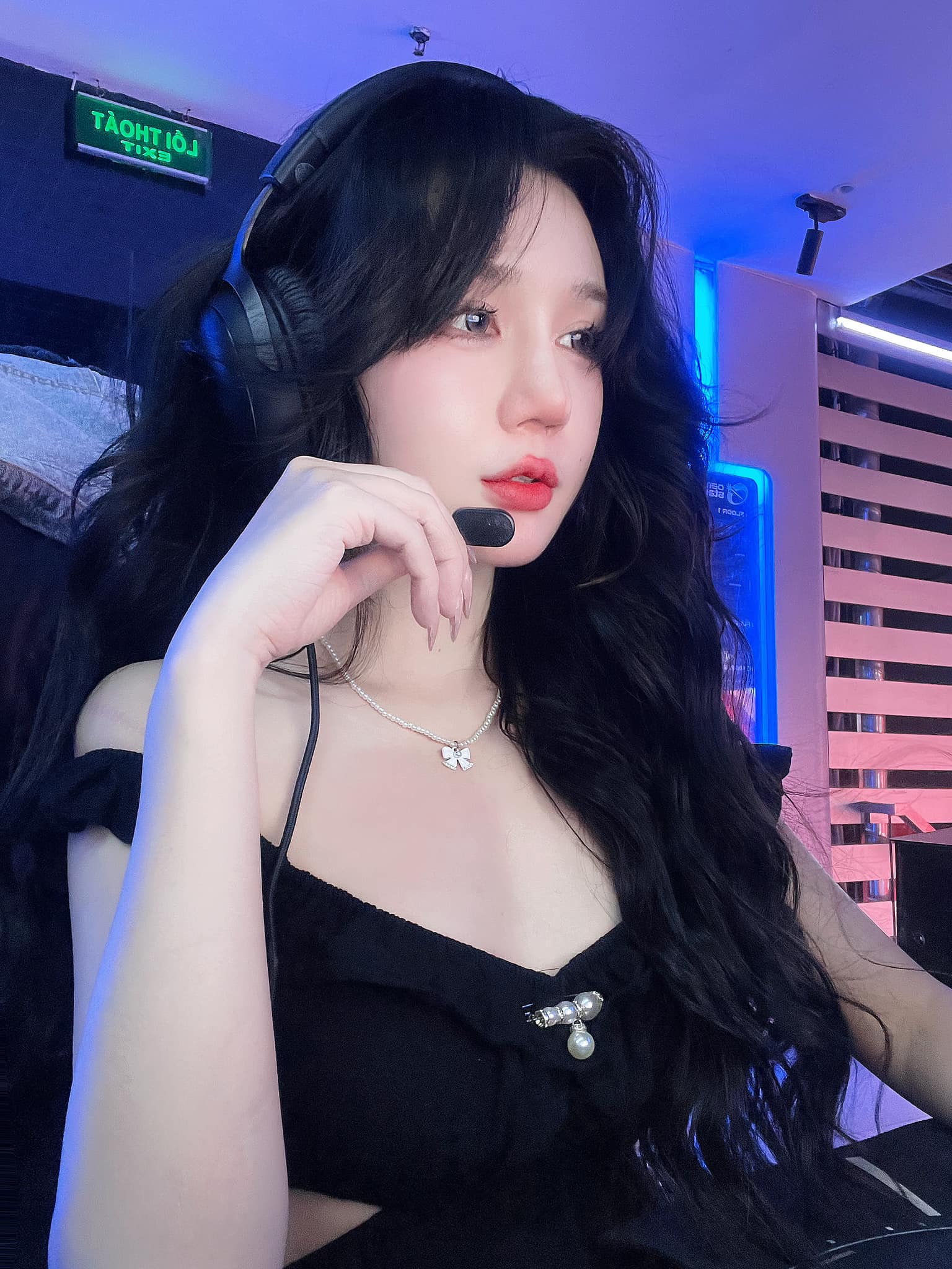Phan Hoàng Thiên Thy’s Stunning Ahri Cosplay Wows Fans 2 Phan Hoàng Thiên Thy cosplay photoshoot