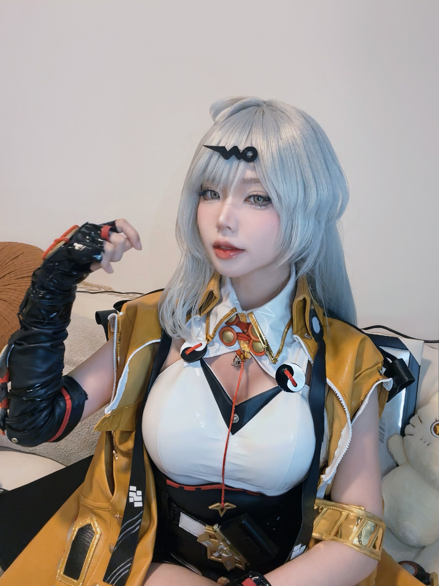 Remind’s Quirky Jokes Meet Sexy Cosplay Rival 3 Remind cosplay transformation