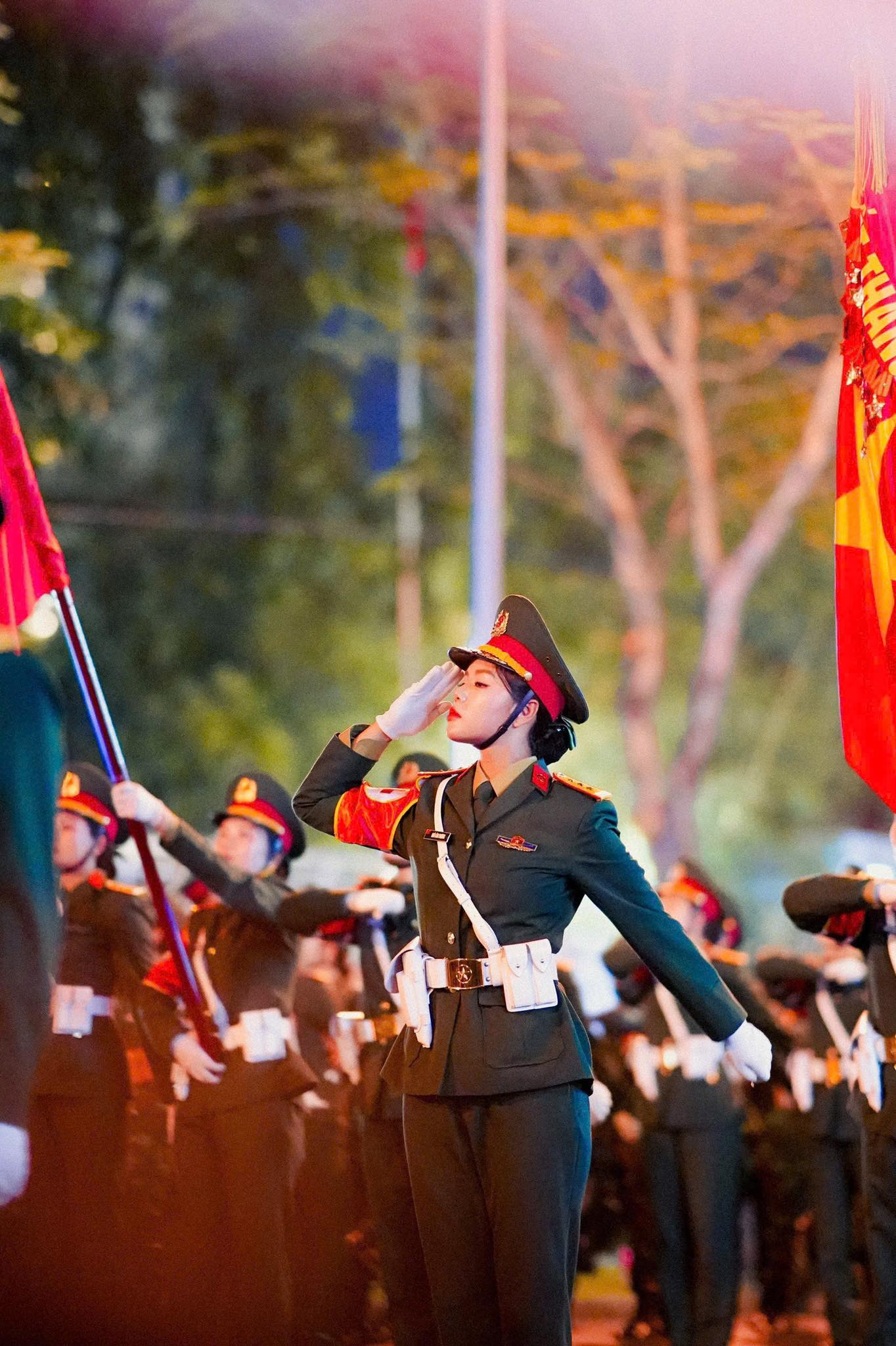 Meet the Stunning Parade Goddess Turning Heads Online 2 Close-up of Ngo Lam Phuong during parade rehearsal