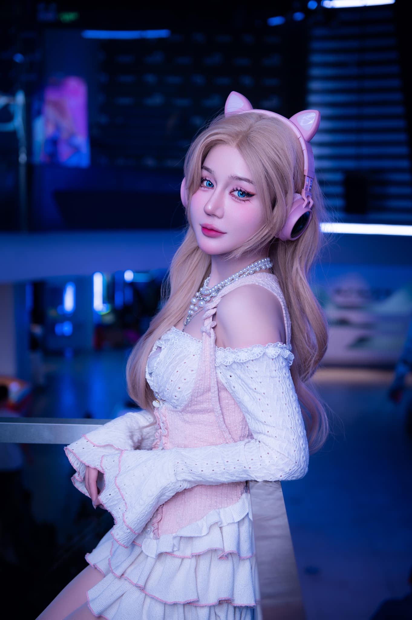 Phan Hoàng Thiên Thy’s Stunning Ahri Cosplay Wows Fans 3 Phan Hoàng Thiên Thy cosplay photoshoot