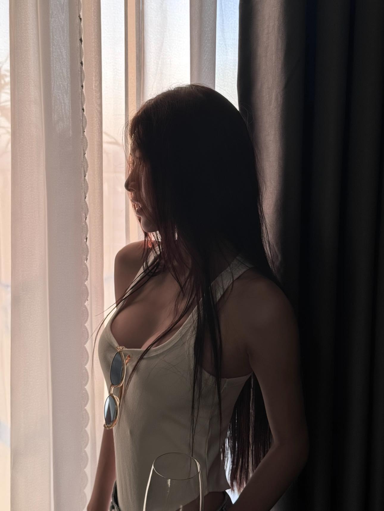 Model Thuy Dung’s Accidental Post Sparks Social Media Frenzy 10 Thuy Dung smiling brightly